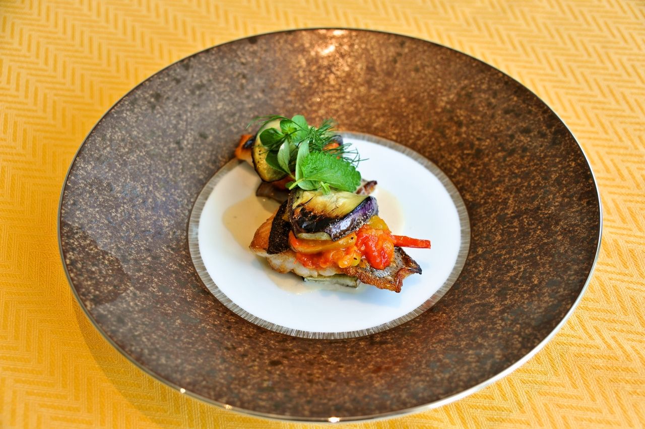 [Lunch Course] 4 dishes including appetizer, soup, fish as the main, dessert, and a drink after the meal.