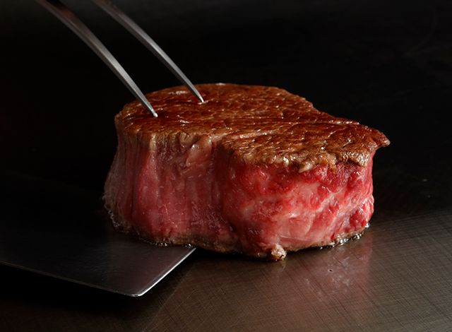 Sommelier‑Selected Welcome Drink — Domestic Beef and Matsusaka Beef Tasting Course