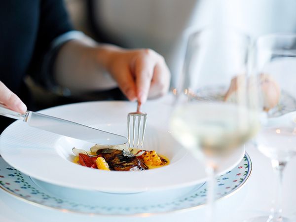 【記念日ランチ】 乾杯：1ドリンク付き　特典：季節の花一輪