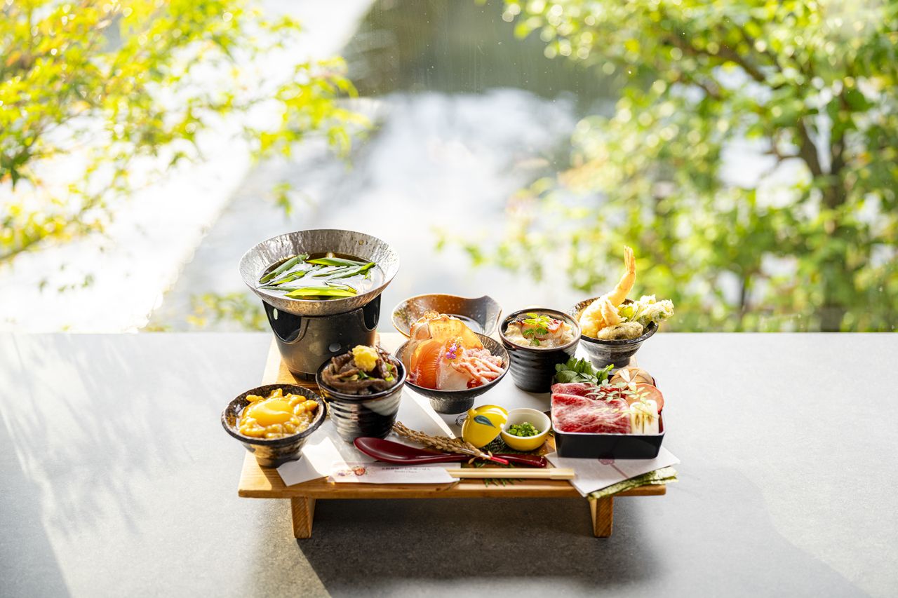 Kyoto Bowl Five-Type Tasting Set ~ Wagyu Beef Shoulder Loin and Winter Vegetable Sukiyaki ~ (Winter version / From December 1, 2025)