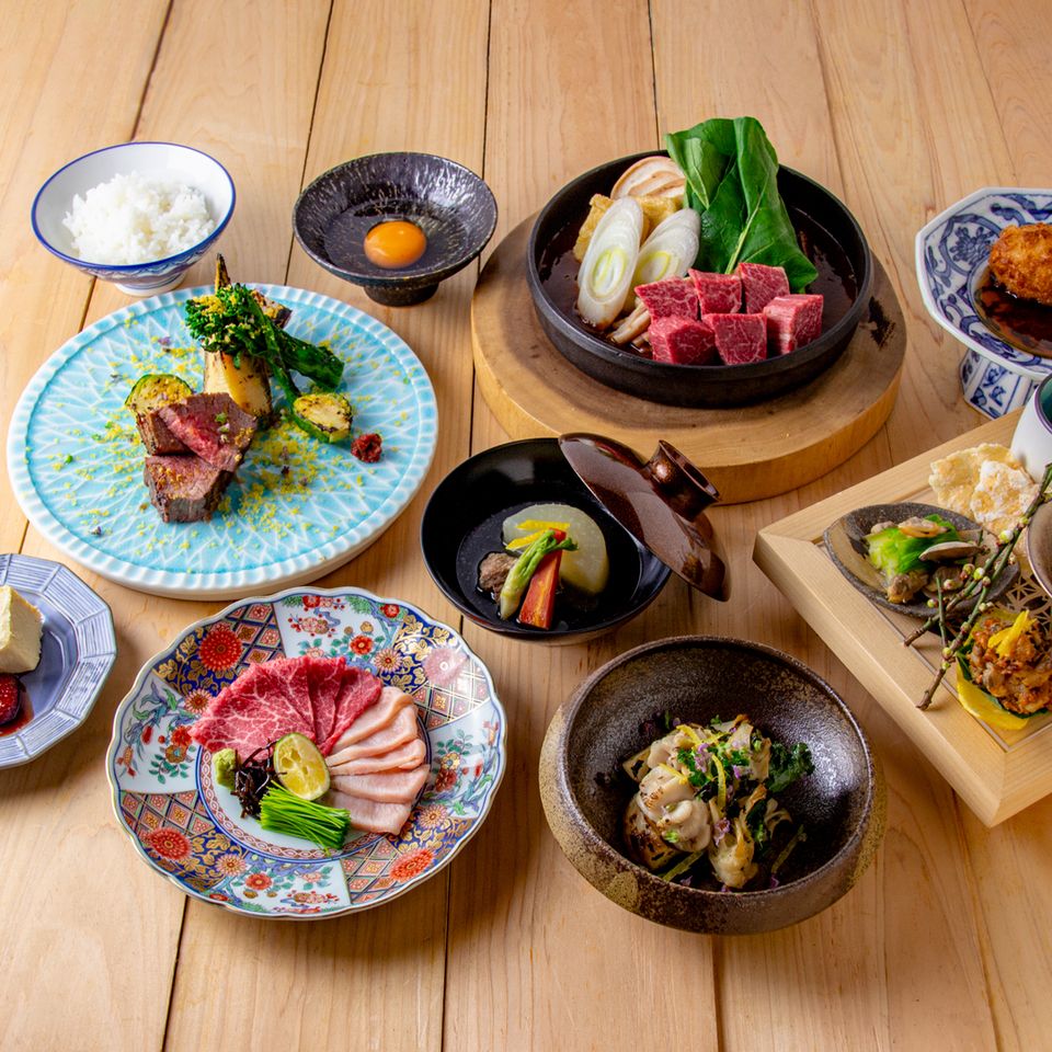 【土曜日 全6品】神戸牛コース 極上肉てっさ、おばんざい５種盛り、アンコウの茶碗蒸し、黒毛和牛サーロイン角切りと神戸牛の江戸味噌すき焼き、土鍋銀しゃり、季節の生大福