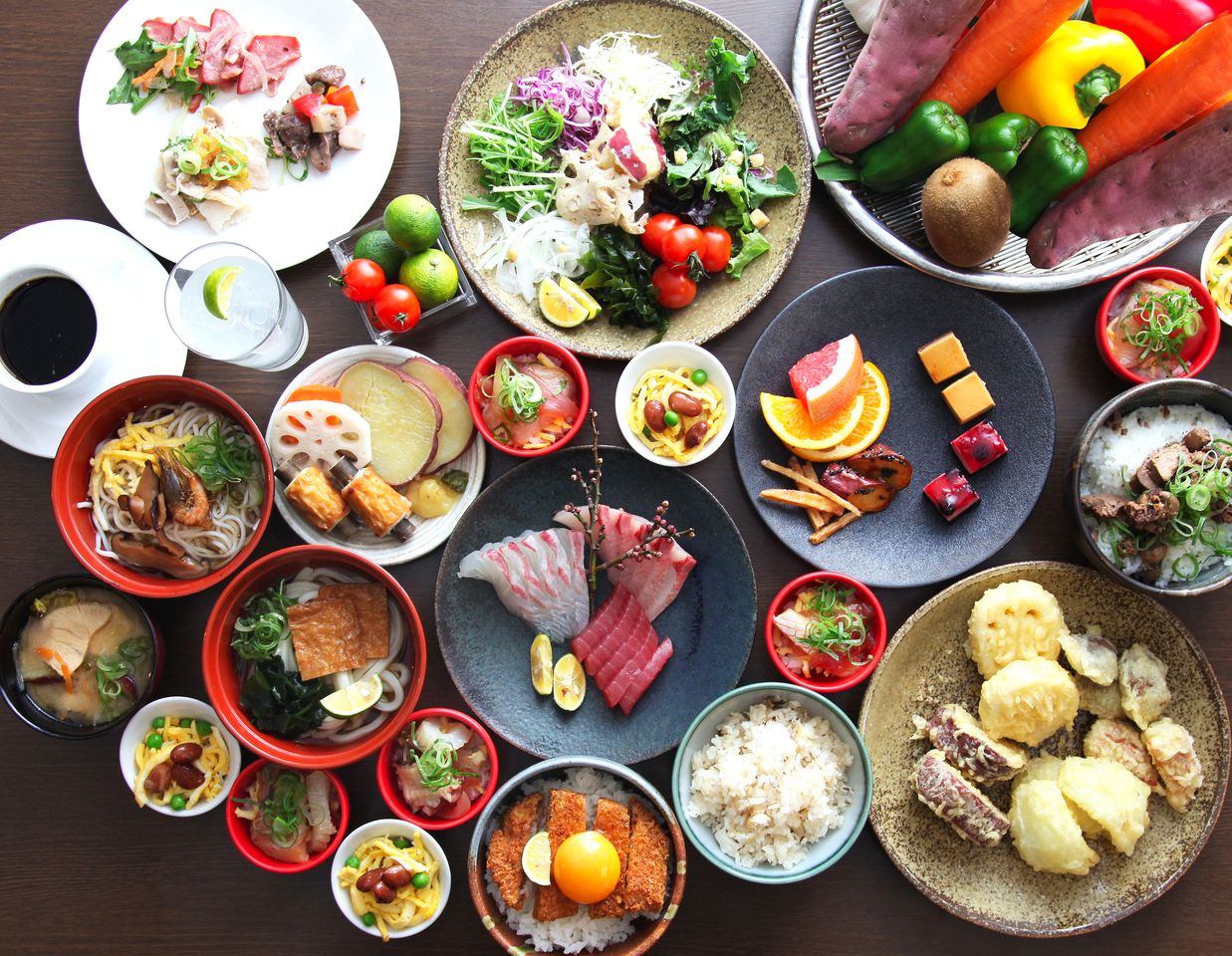 향토 요리 뷔페 아와 삼매(성인)