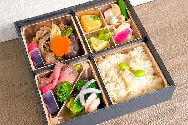 Specially selected beef sukiyaki and roast beef set meal (clam-cooked rice)