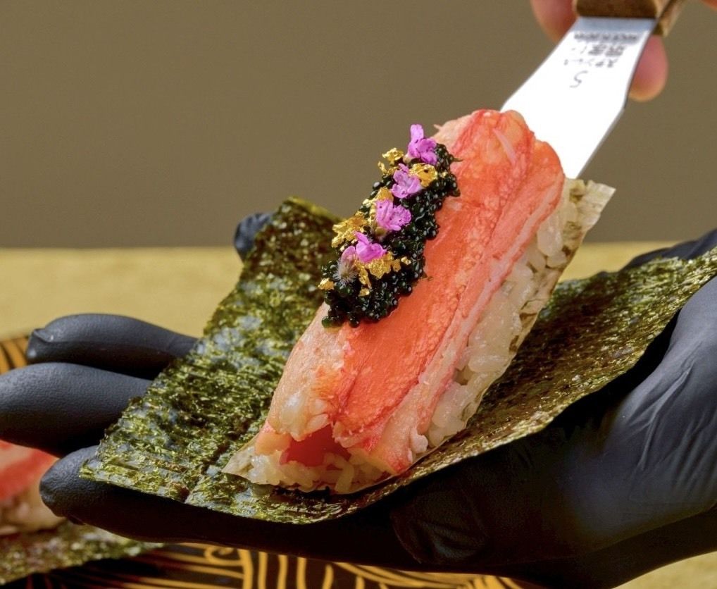 期間限定1月31日まで。個室確約！【年末年始特別コース】飲み放題付き！新商品「厳選和牛の蟹ユッケドッグ」「厳選ヒレ肉のブリオッシュカツサンド」「厳選焼物7種」「海苔冷麺」をご提供。