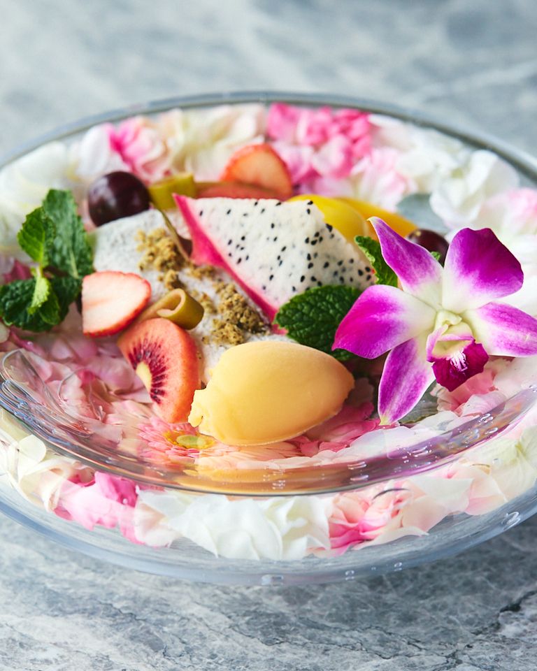 [Lunch Buffet] Includes a flower plate! 13 types of appetizers and salads + rice dish + 1 drink 4500 yen