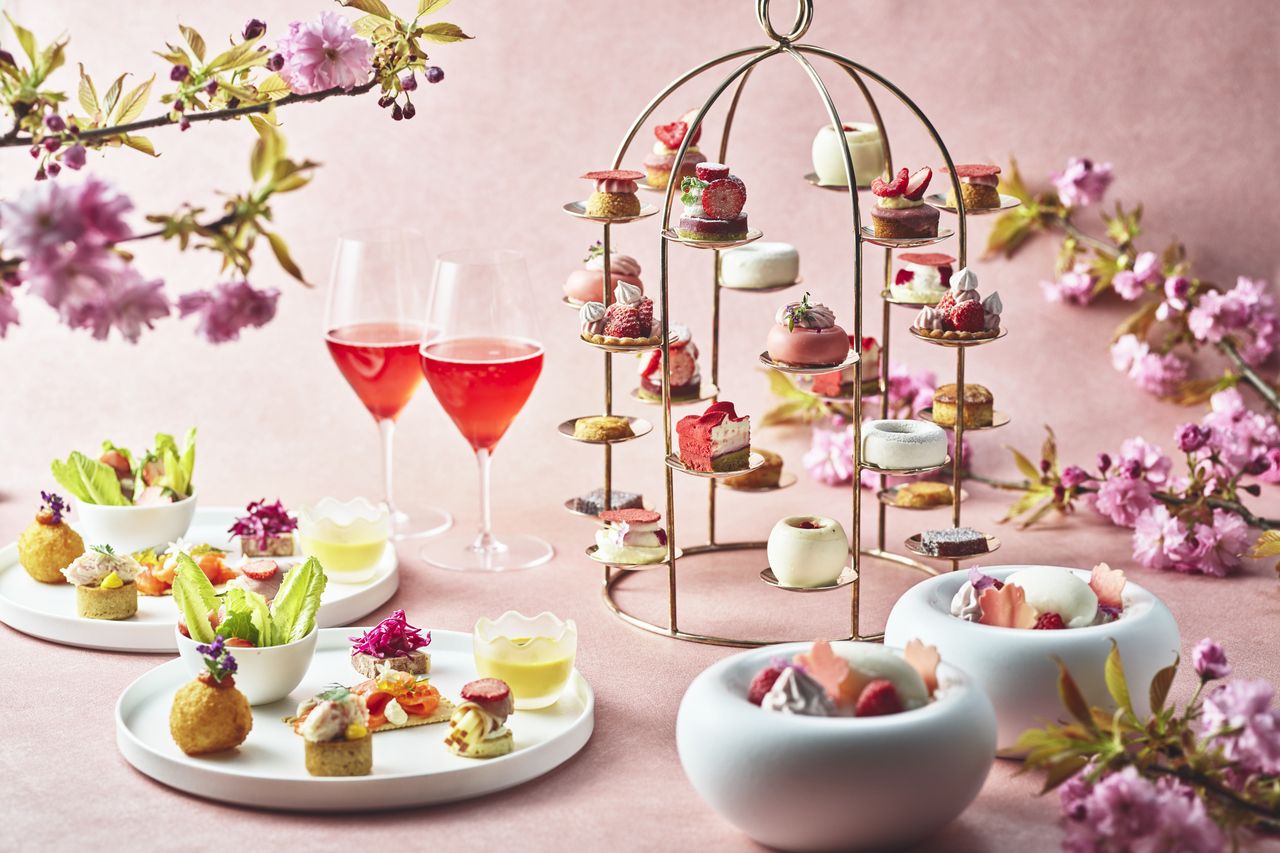 【1:30 PM】 Strawberry Afternoon Tea + Free Floating Tea