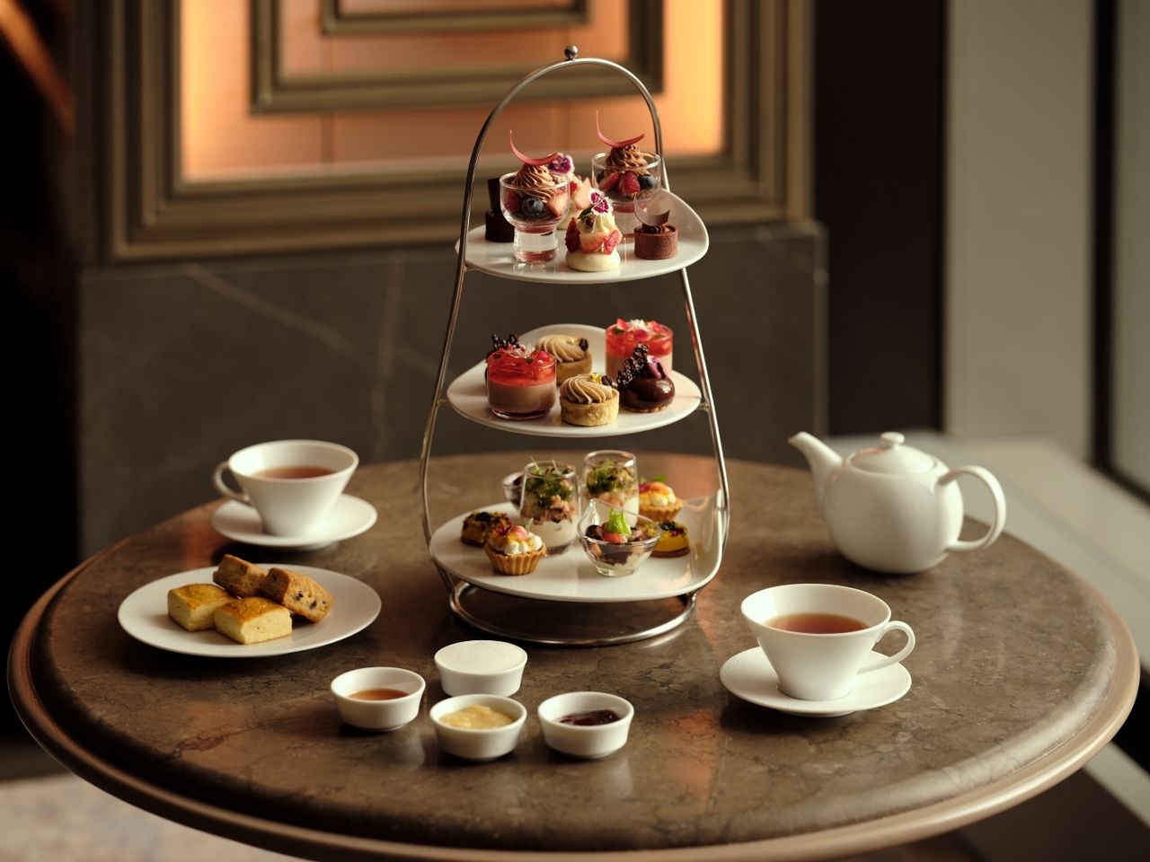 【Weekdays】Chocolate & Strawberry Afternoon Tea (2/1～2/11）