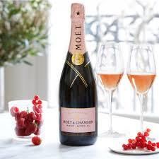 Happy Hour: 6,000 yen off Moet & Champagne!