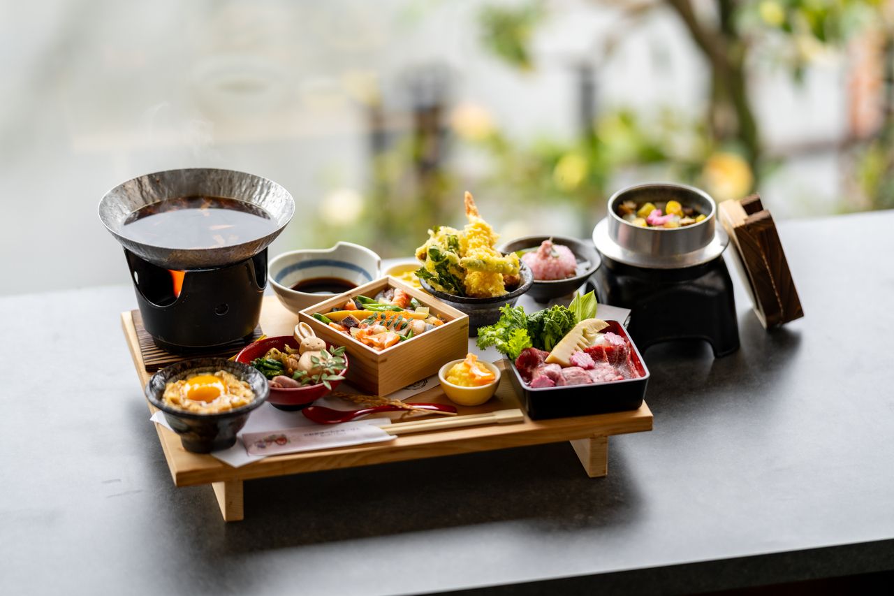 京丼五種食べ比べ膳~和牛と山菜の月見すき焼き鍋~（春ver./2026.3月1日～）