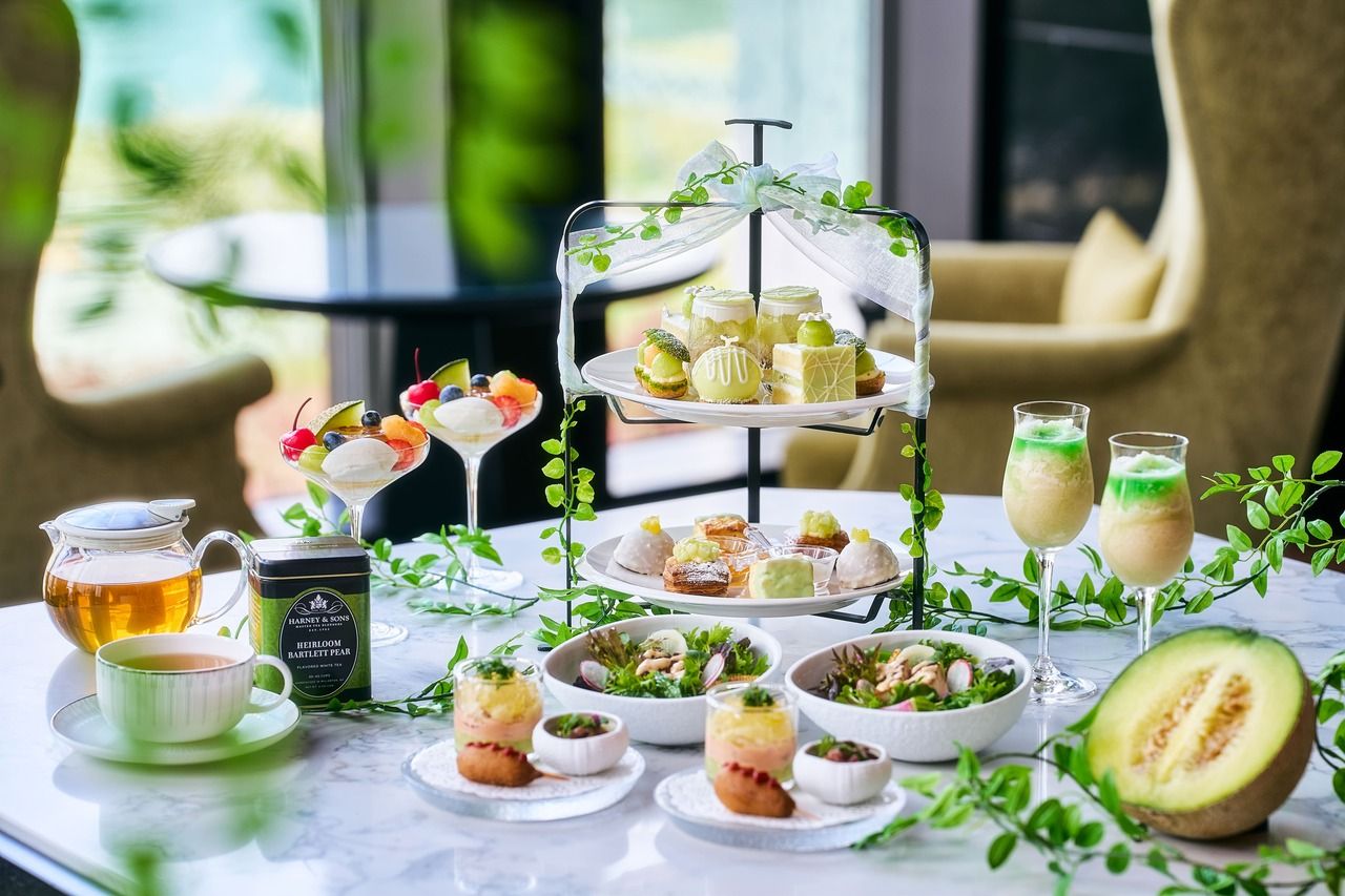  A harmony of melon and early summer fruits. Available only in May.