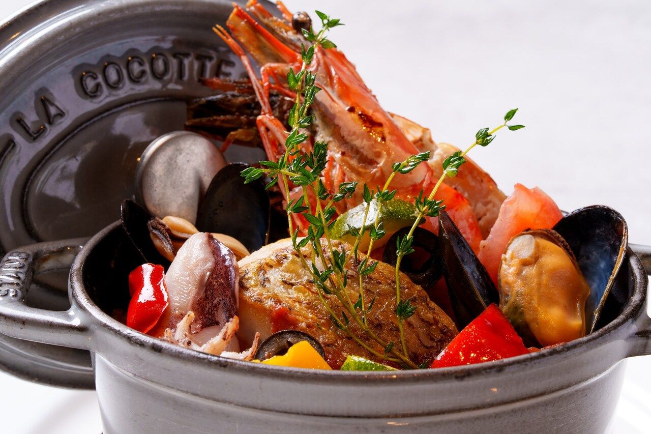 真鯛のズッパ・ディ・マーレ～魚介のココット仕立て～　ドリンクバー付き