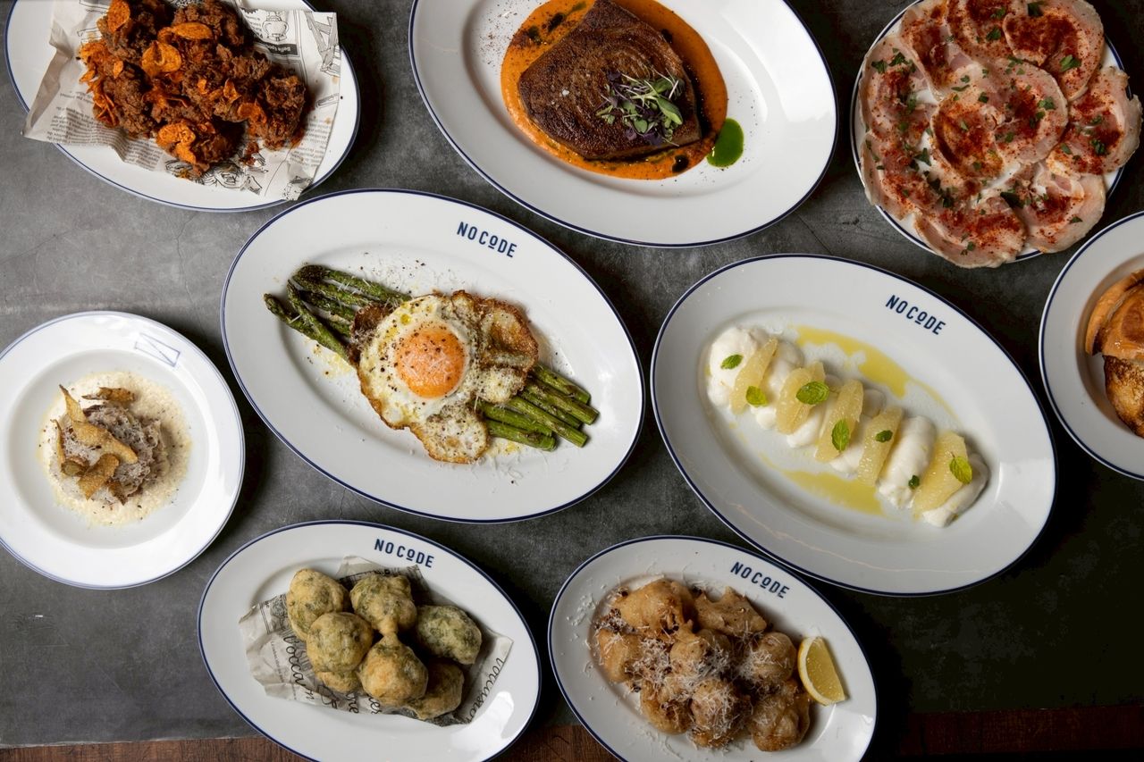 品嚐美味的餐廳美食（8 道菜）