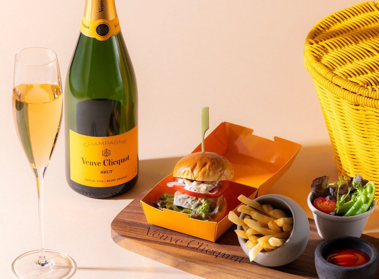 Weekday Lunch Veuve Clicquot Picnic Package