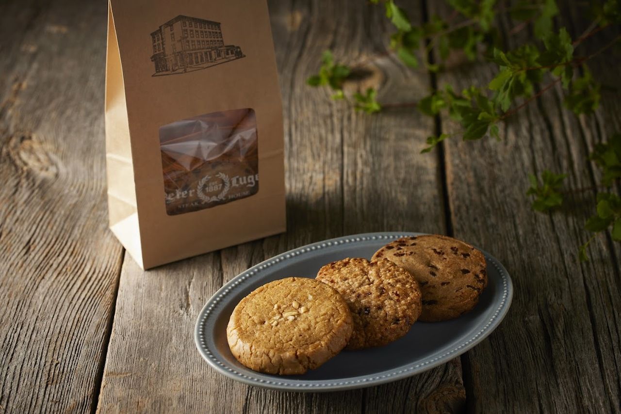 Available from May 1st: 【SOUVENIR】Peter Luger Original Chocolate Chip Cookies (3 pieces)