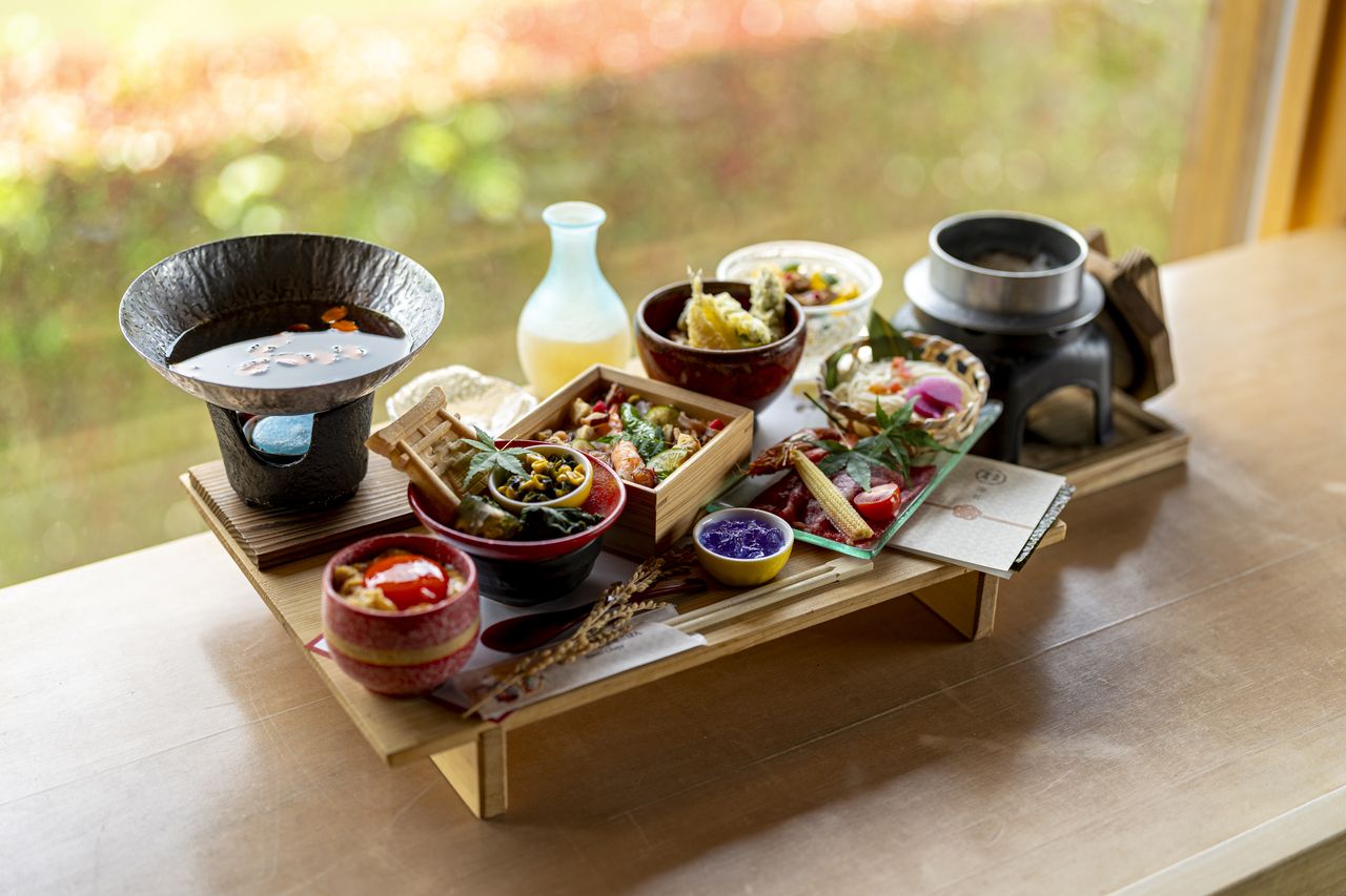 Kyoto-style Donburi Five-Dish Tasting Set ~Wagyu Beef and Summer Vegetables, Sukiyaki Illuminated by the Lights of a Summer Evening~ (Summer Version / July 1st, 2026 onwards)