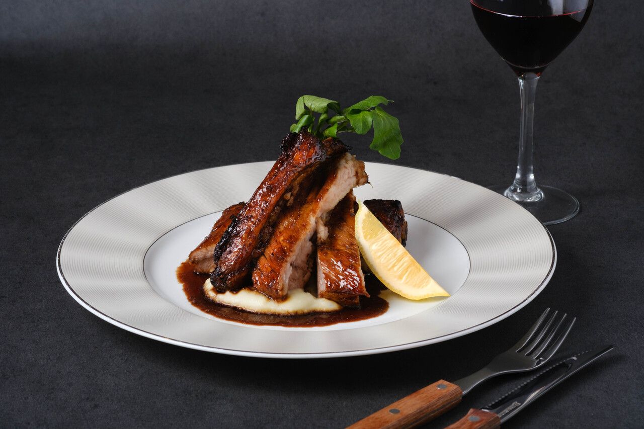Ryukyu Moromi Vinegar, Honey Roasted Spare Ribs, with a Luxurious Salad Bar & Dessert Buffet