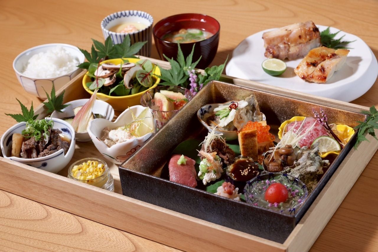 Butcher’s breakfast set 【Main ingredients: Kyushu’s “Arita Chicken” and Gunma Prefecture’s premium pork “Tokoton Pork”】♪