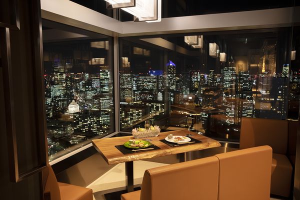 窓際コーナーソファーシート