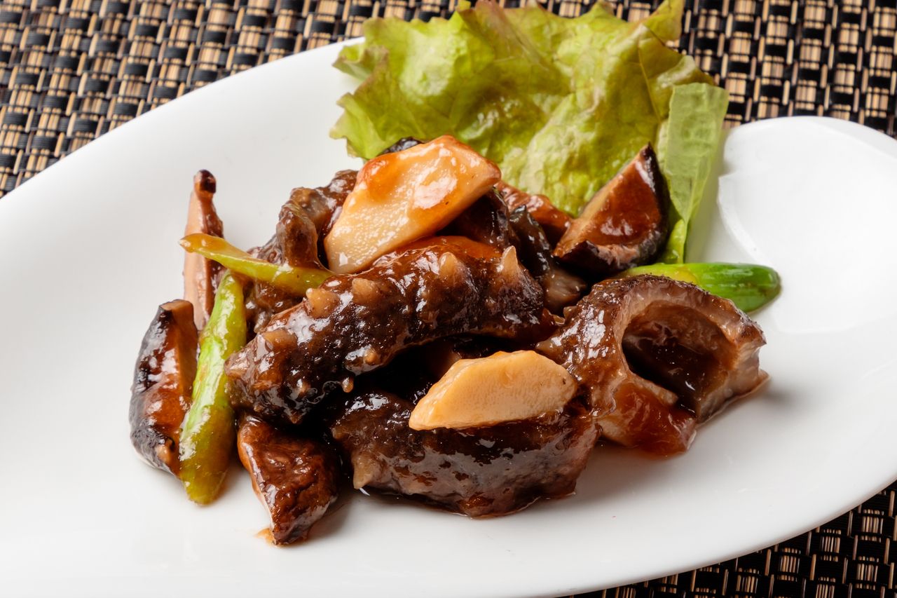 Stewed sea cucumber with onion