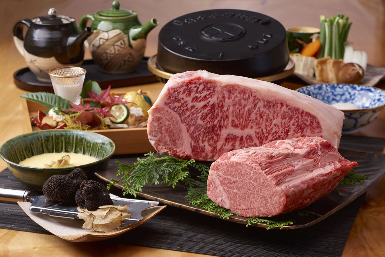 松阪牛「1％の奇跡」ヒレ、ロース食べ比べすき焼コース