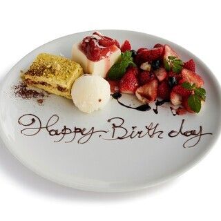 DOLCI E PIATTO DI FRUTTA DI STAGIONE