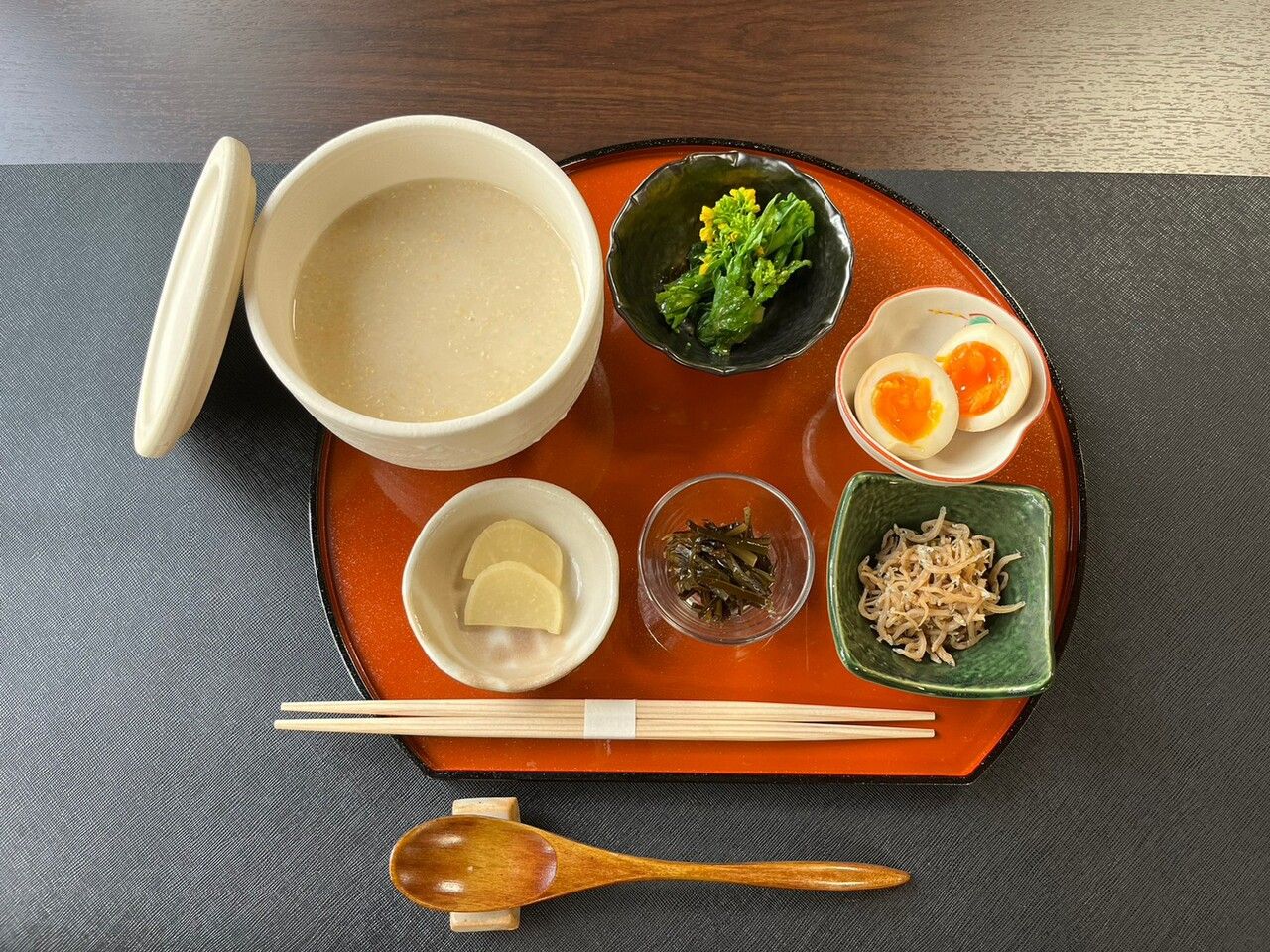 【朝がゆ】  発芽玄米のお粥＆小鉢と香のもの