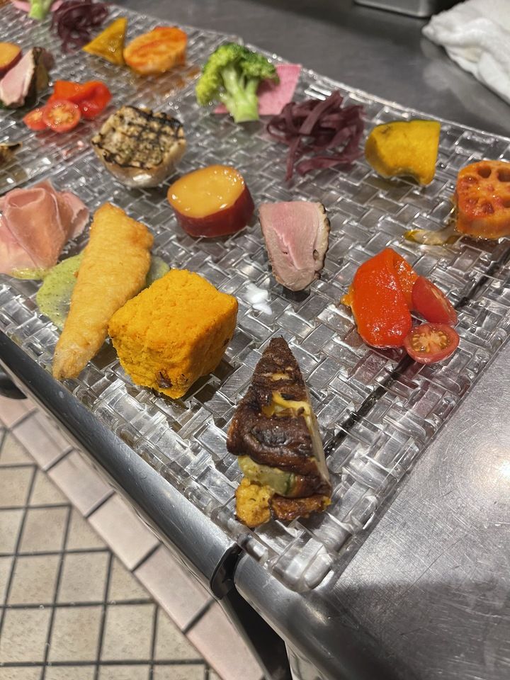 Saturdays, Sundays, and holidays limited lunch standard course