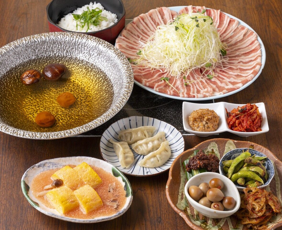 【乾杯ドリンク付】国産豚の塩しゃぶしゃぶから旨辛発酵鍋に【90分制】3500円(税込)