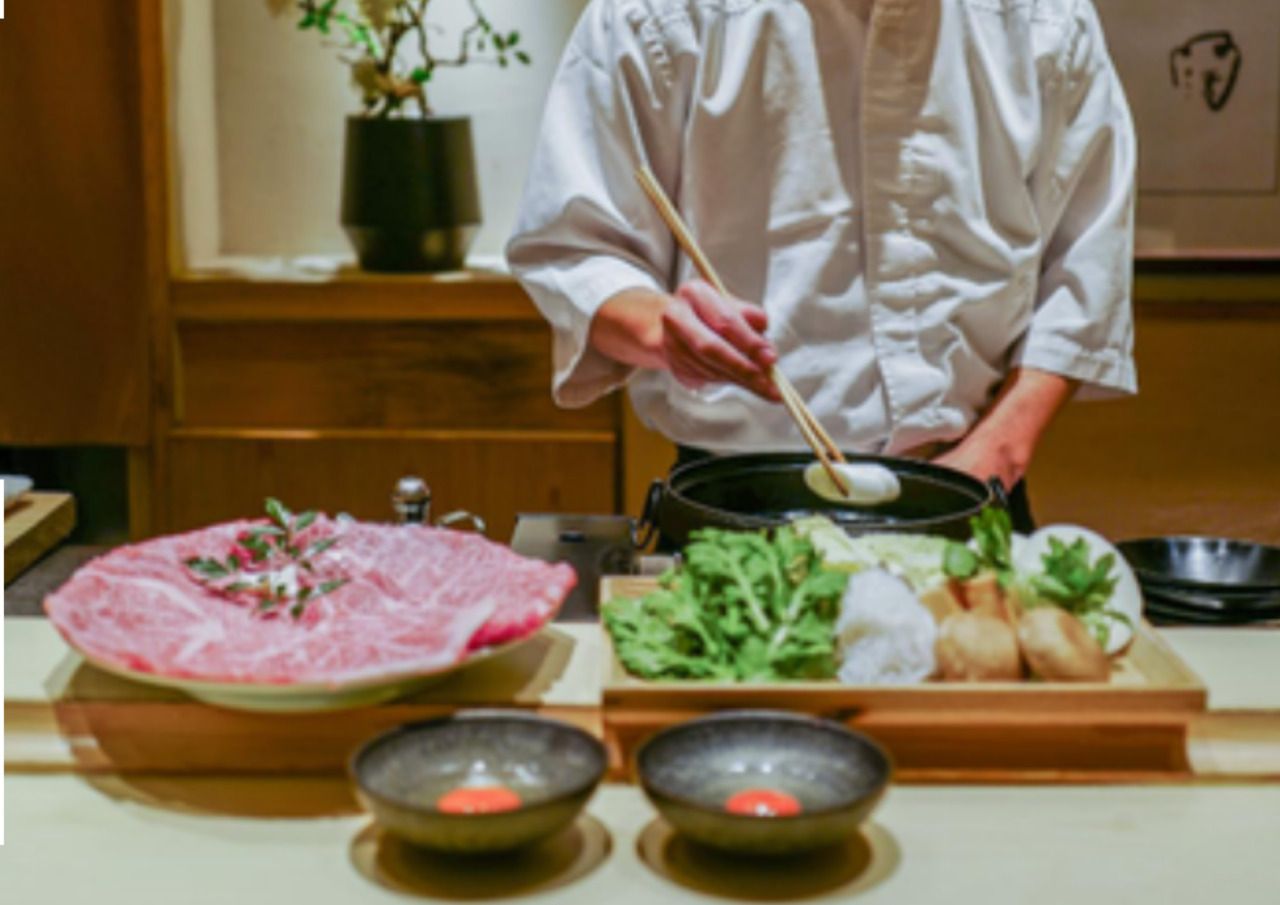 Limited to one group per day. Chef's choice: [Specialty Matsusaka Beef Yaki Sukiyaki Course] or [Specialty Matsusaka Beef Shabu-Shabu Course] *For groups of 4 or more