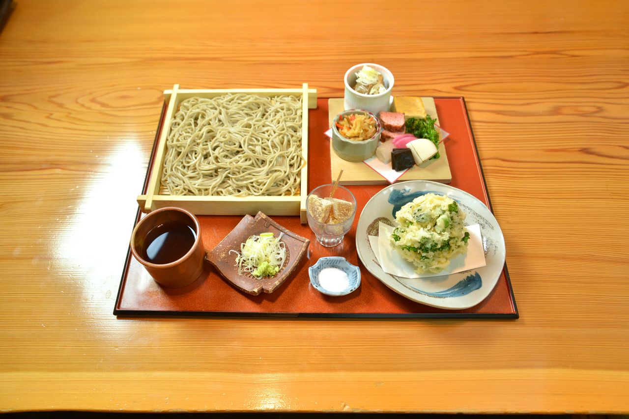 [Famoso almuerzo de soba ■Juego de Kakiage soba]