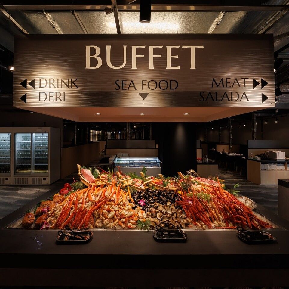 <March only> [Saturday, Sunday, and holiday dinner] Yakiniku and Japanese, Western, and Chinese buffet with over 150 colorful dishes + 100 minutes of all-you-can-drink