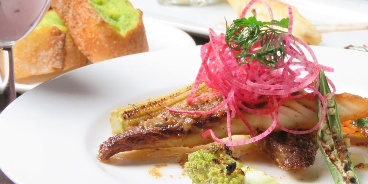 【午餐】选择主菜，包括大量精心挑选的蔬菜！午餐共5种，还有甜点♪