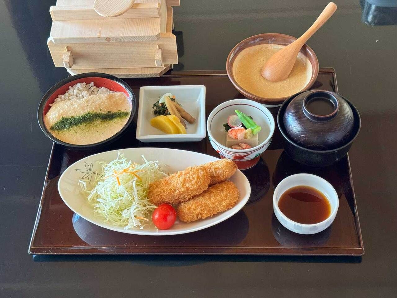 Croquette with grated yam and  rice with barley and yam