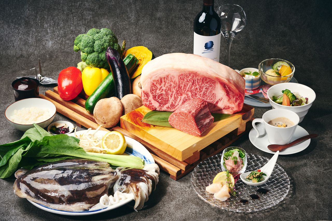 ～八坂套餐～ 黑毛和牛菲力牛排100g、黄油酱油炸鱿鱼等共11道菜品。