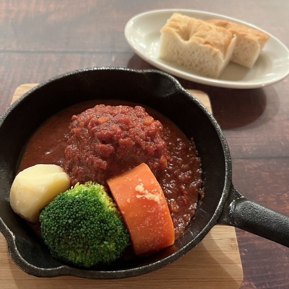 シェフの特製煮込みハンバーグランチ【フォカッチャ付き】