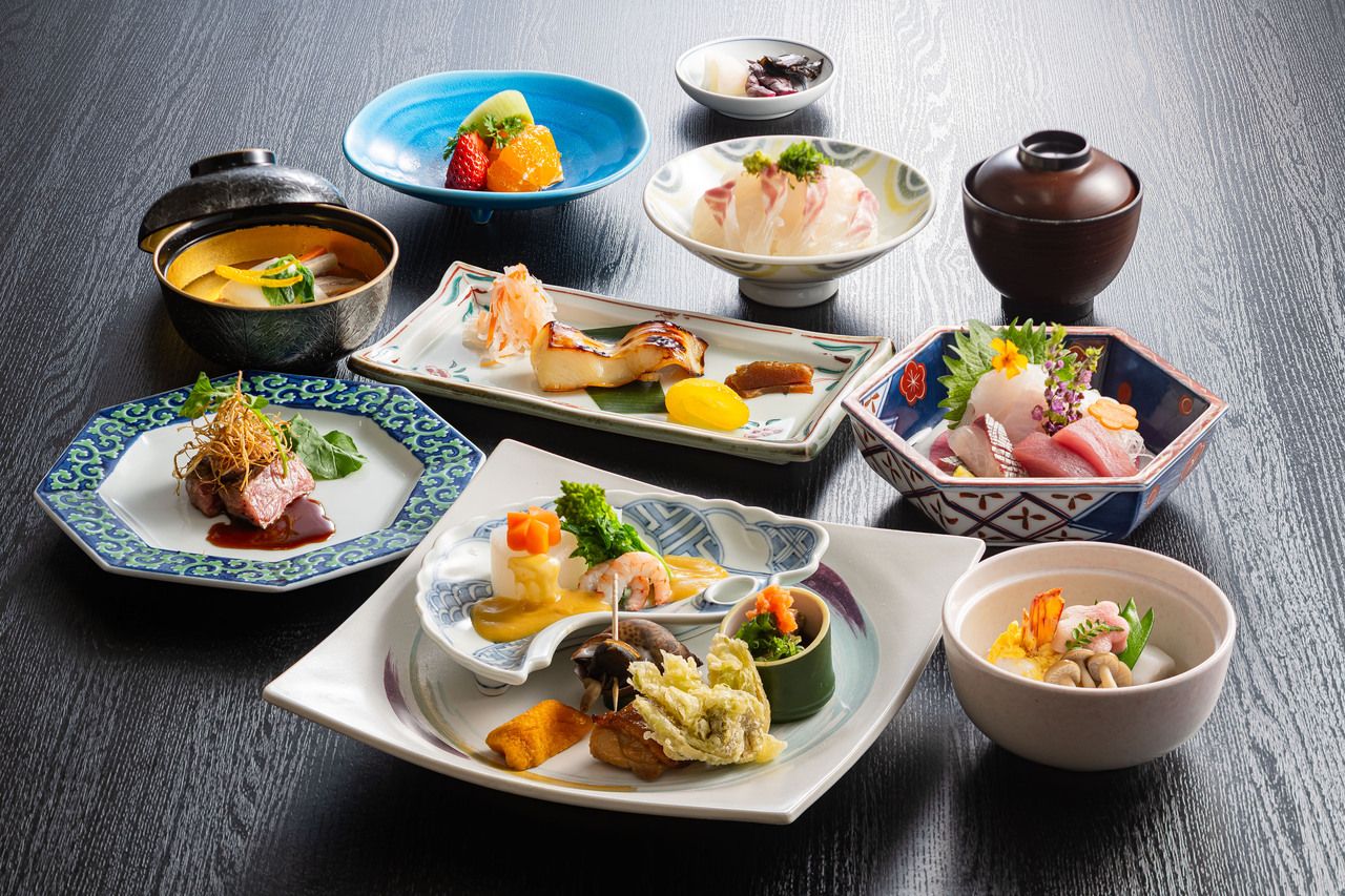 【料理長のおすすめ会席】 厳選食材を使用した前菜、お刺身、焼物など