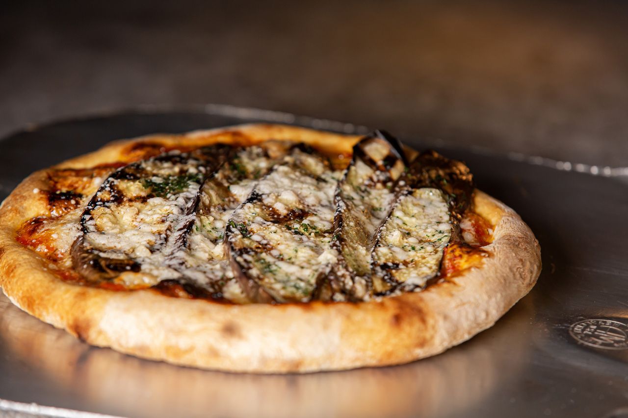  Hakata eggplant and juicy bacon pizza