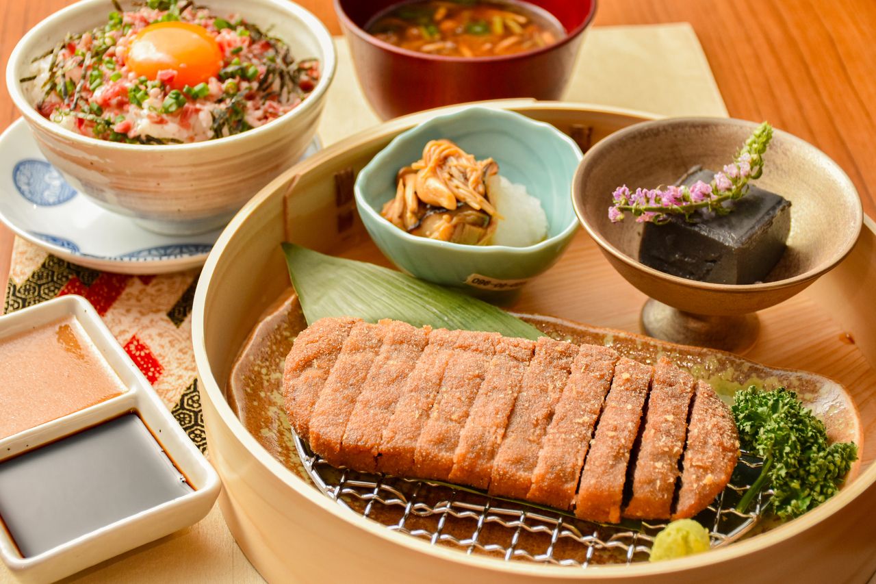 Beef cutlet gozen (with souvenir)