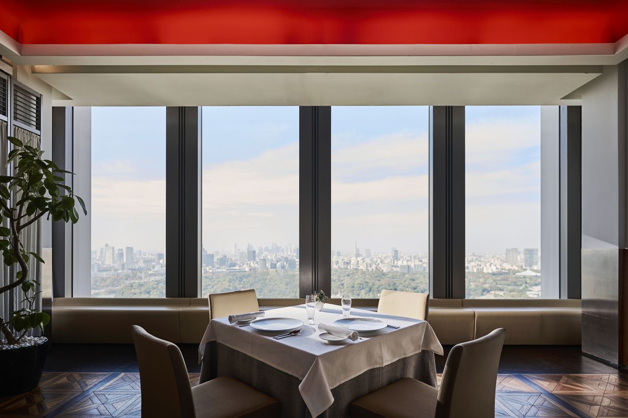 個室確約ランチ　￥24,000　スペシャリテコース・グラスシャンパン付き