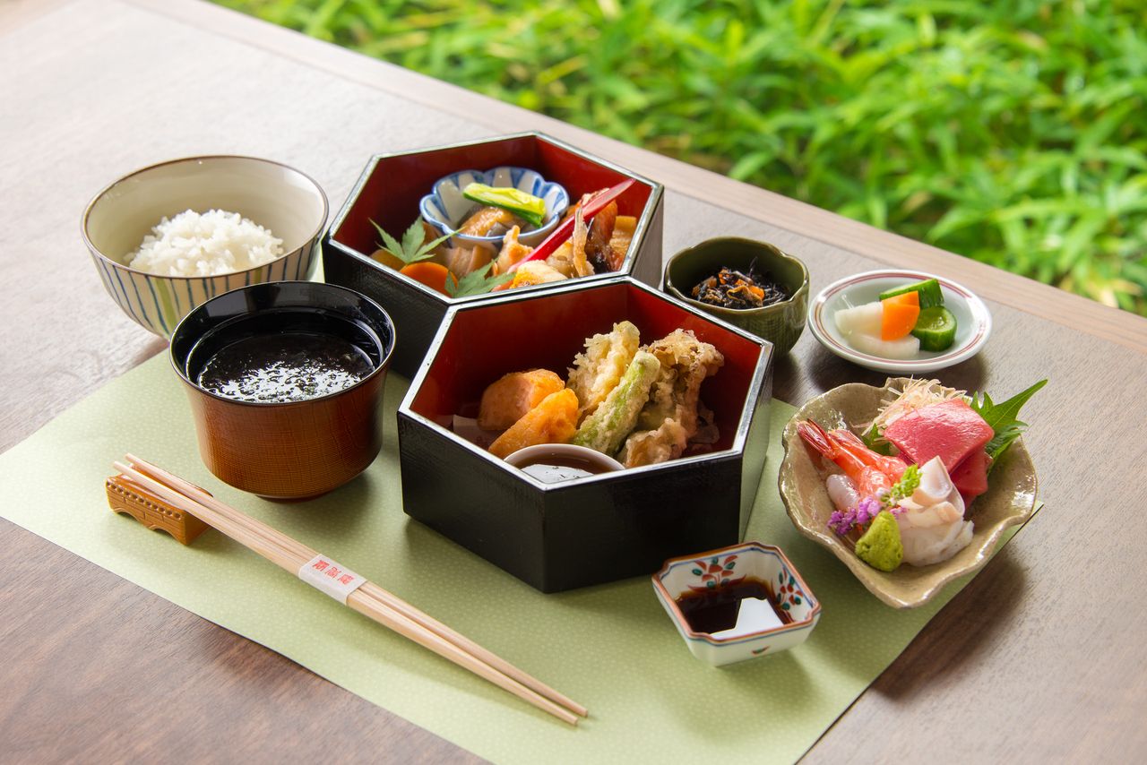 Yukitsubaki bento (lunch) 5,280 yen