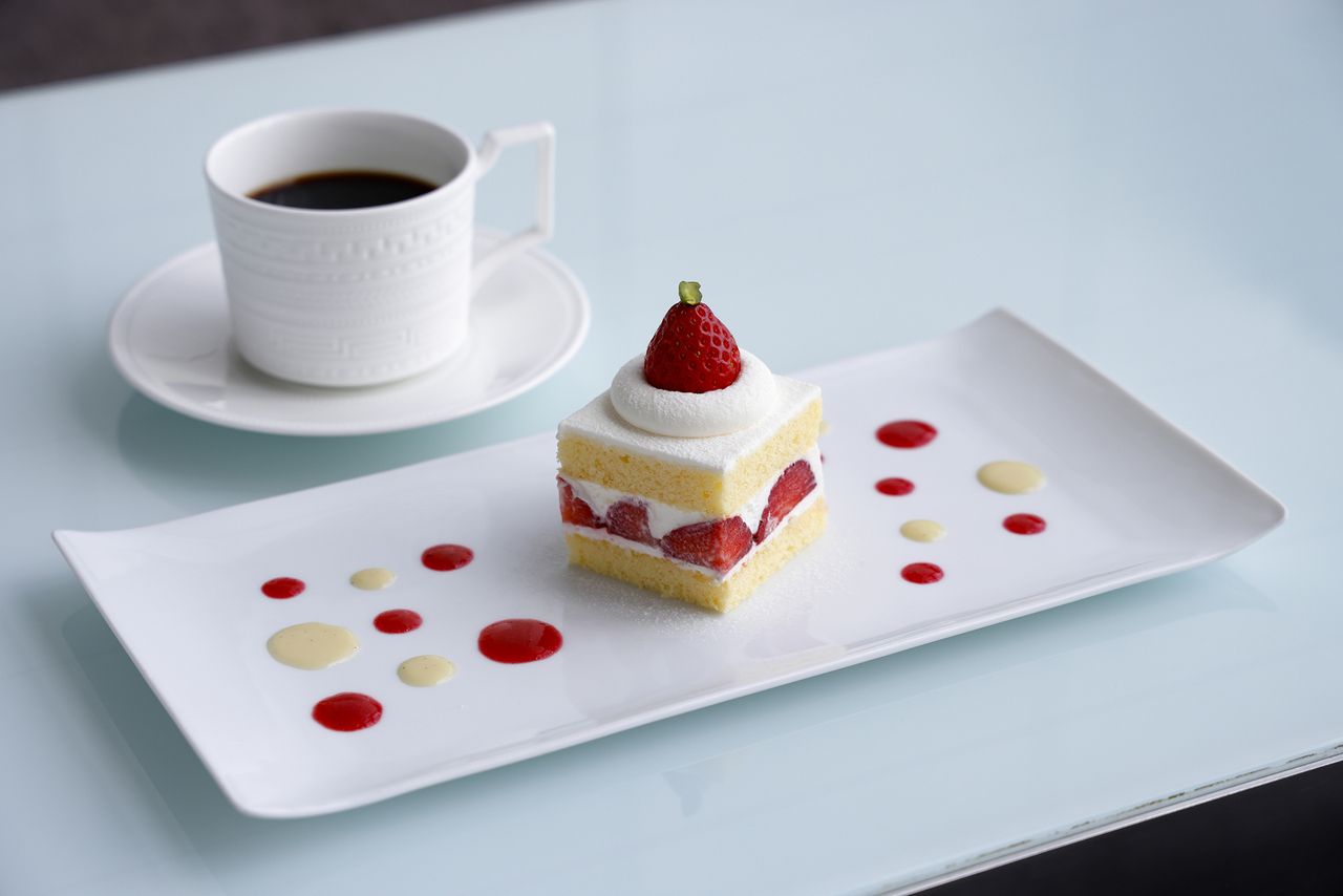 Cake set ~ Welcome drink + music charge included ~