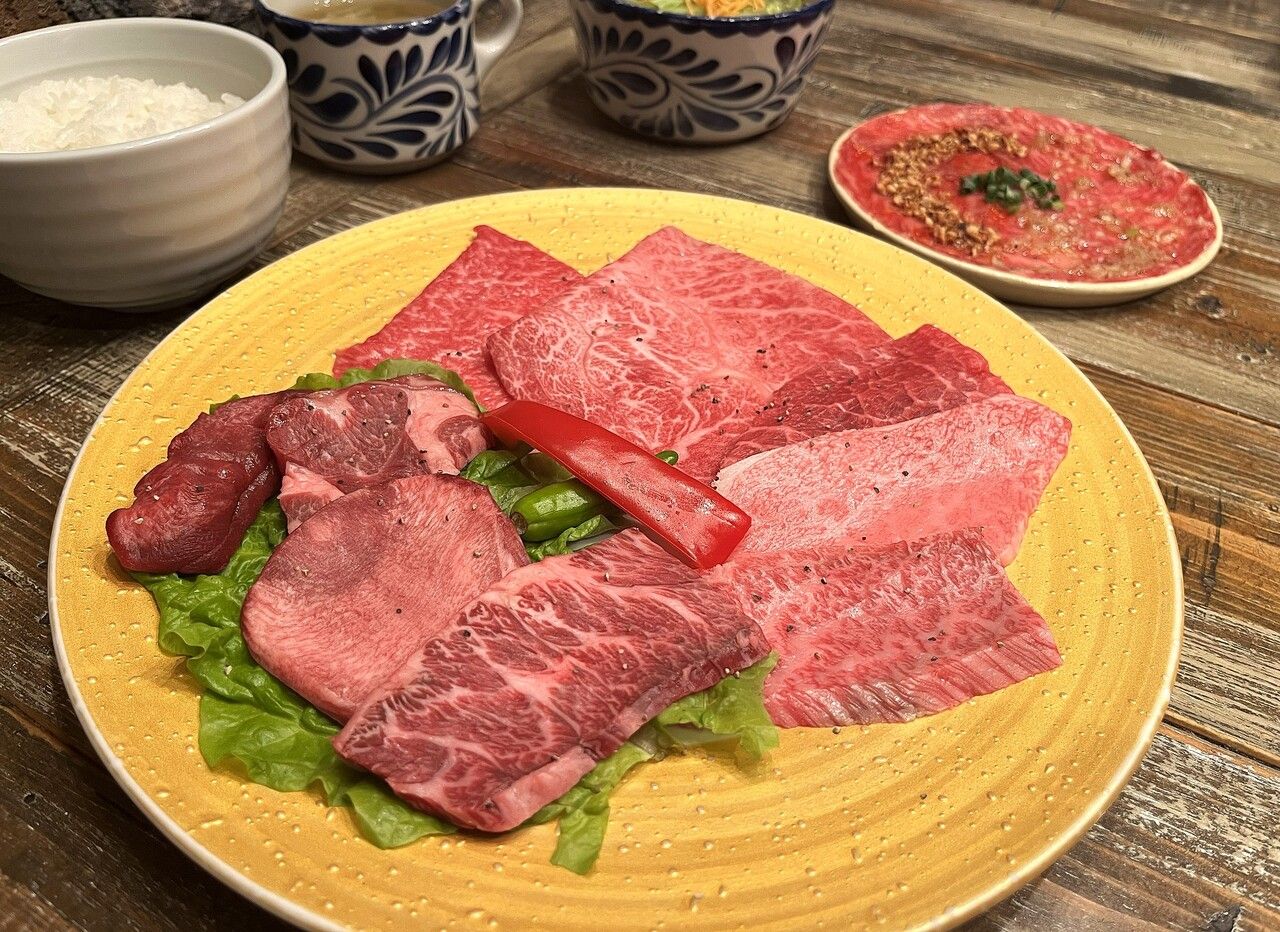 附有牛裡肌的豪華烤肉午餐套餐