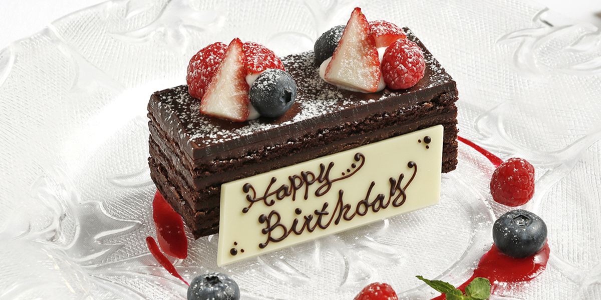 Lunch Course A — ¥7,600. Add a chocolate cake with a message. Recommended for anniversaries and other special occasions.