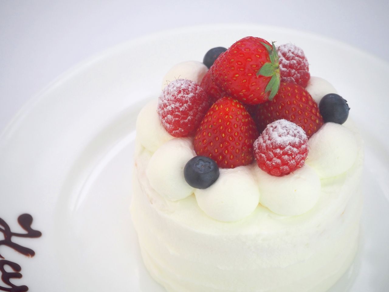【Anniversary プラン】乾杯シャンパンとデザートプレート ～大切なひとときを彩る特別演出～