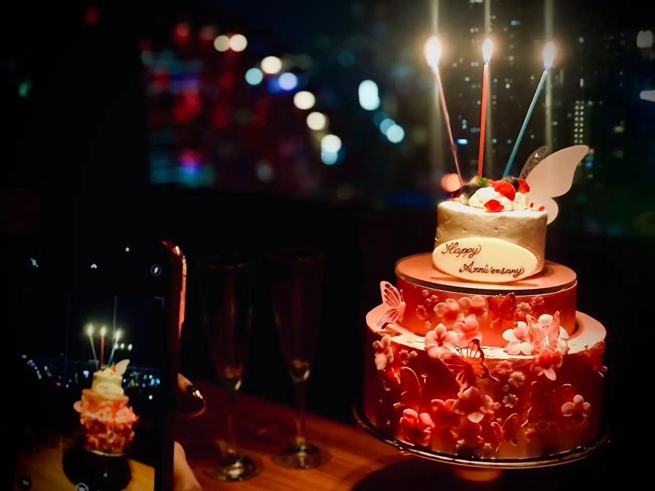 “Premium Anniversary / 11 varieties” Autumn Splendor Feast – A celebratory kaiseki featuring luxury seafood, Wagyu beef, bonito, matsutake mushrooms, and red snapper, accompanied by a butterfly cake.