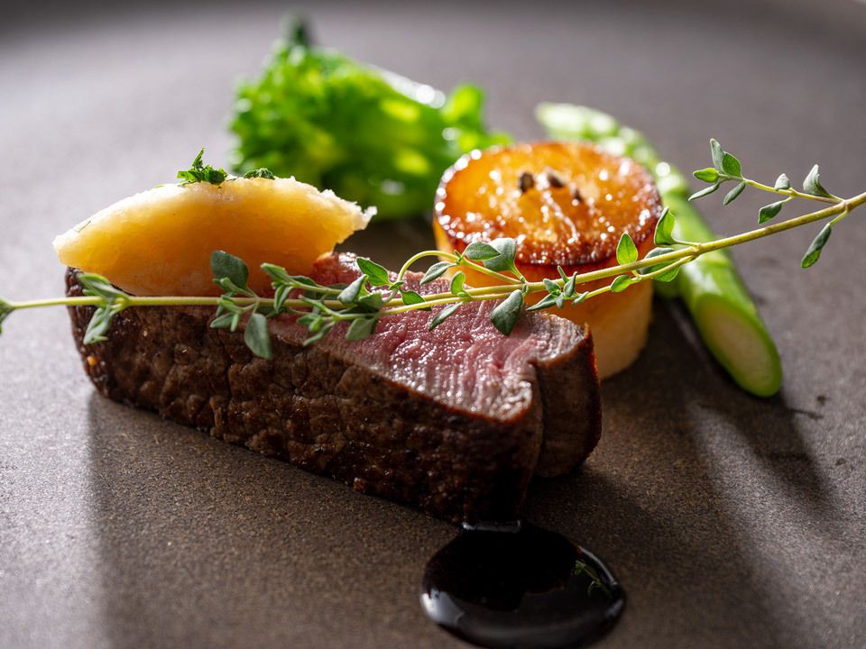 ＜月木金曜日限定！ランチ＞乾杯スパークリングワイン付き！お魚とお肉料理の両方が選べる季節のフルコース| 8,500円