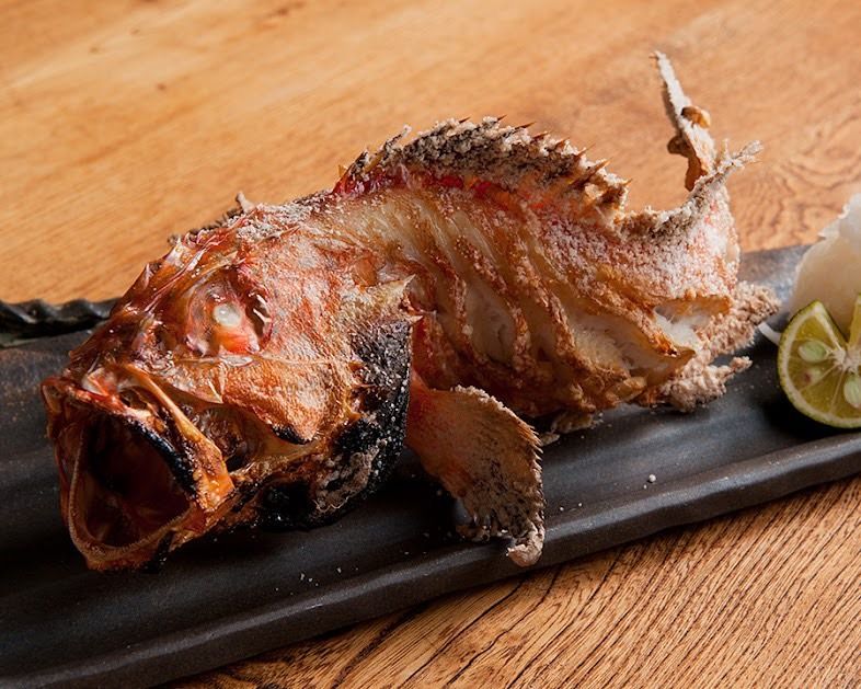 [Bevande incluse] Piatto grigliato Kinki da 1 pezzo (9 portate in totale)