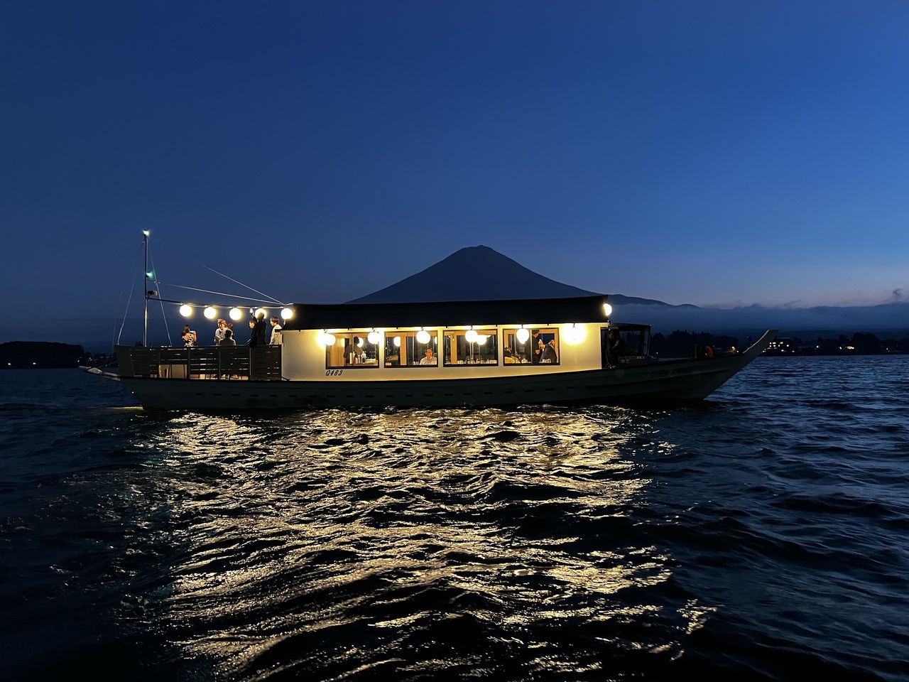 HAMANASHI HOUSEBOAT 全船租赁计划（2小时/最多12人/需自带饮料和食物）