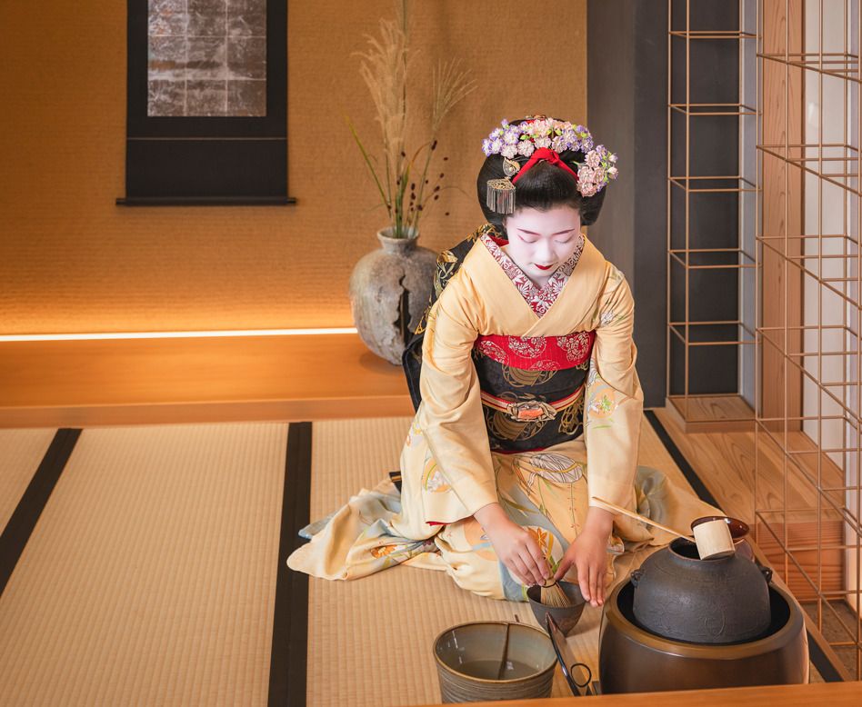 Enjoy an elegant matcha experience with a maiko