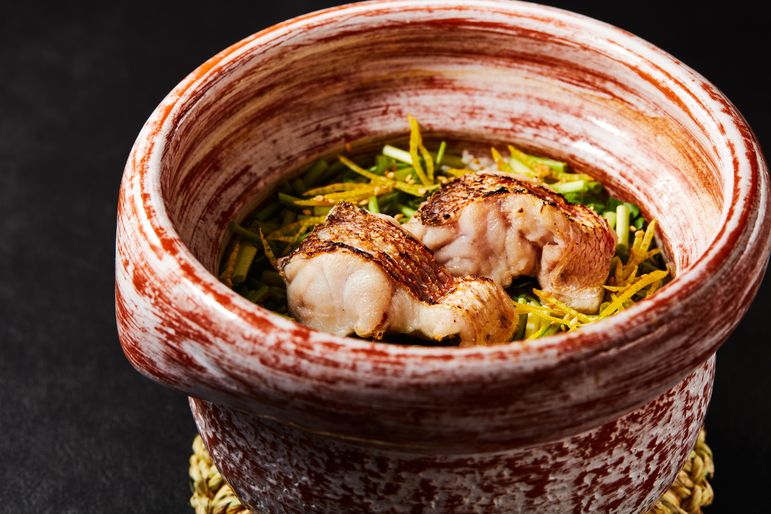 【新高特选套餐】共9-10道菜。此套餐包含日本黑毛牛肉和时令海鲜。